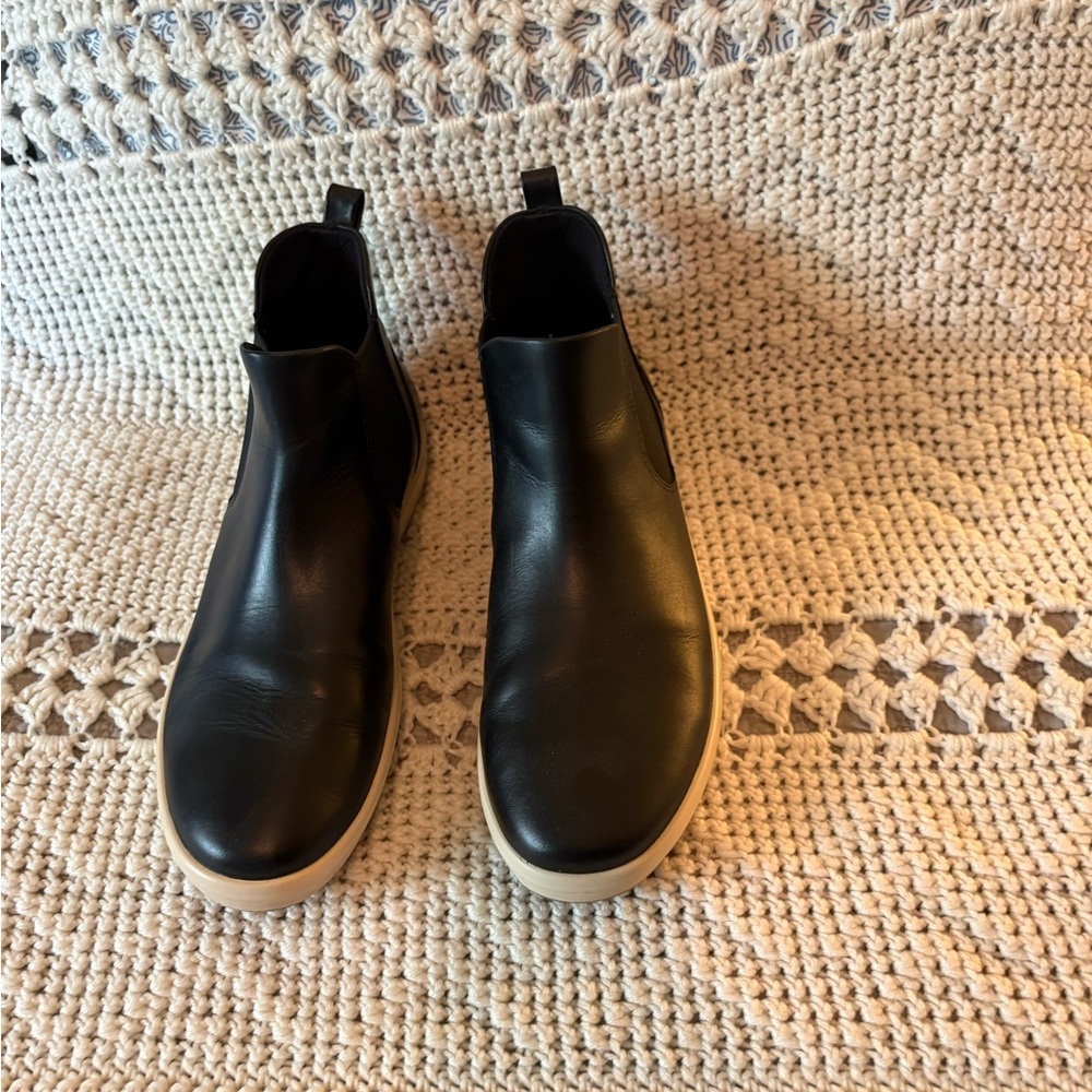 Ecco Black Leather Women's Shoes